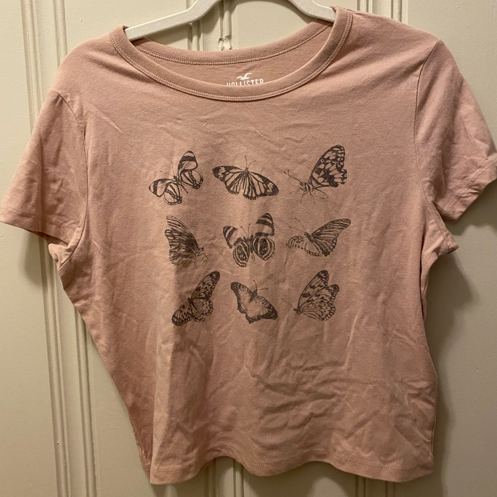 Hollister Women's Tan Butterfly Graphic Cropped Tee